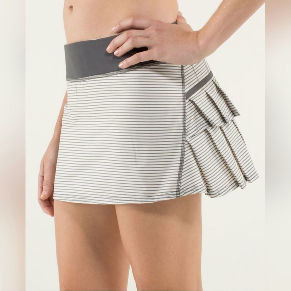Lululemon Run Pace Setter Skirt Skort Grey Stripe Size 6 Regular